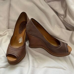 MICHEAL KORS DOWNING WEDGE Peeptoe